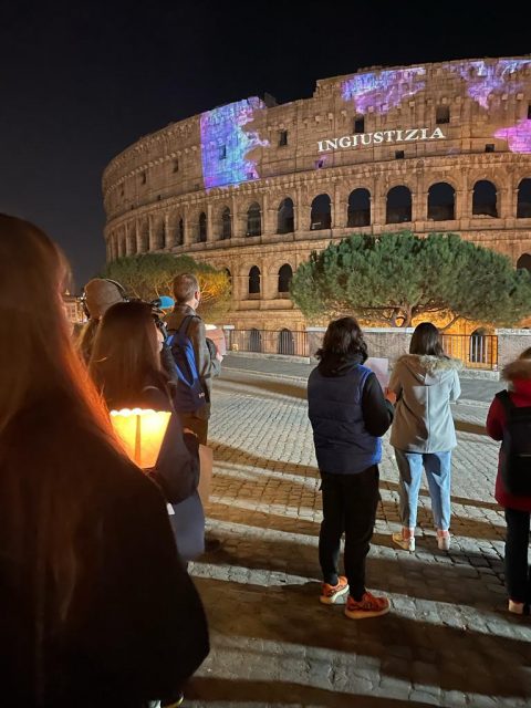 Cities for Life: i Giovani per la Pace illuminano il Colosseo