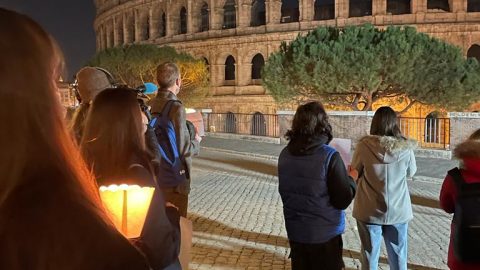 Cities for Life: i Giovani per la Pace illuminano il Colosseo